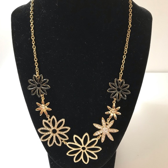 NWT Amrita Singh Gold Floral Statement Necklace - Picture 1 of 11